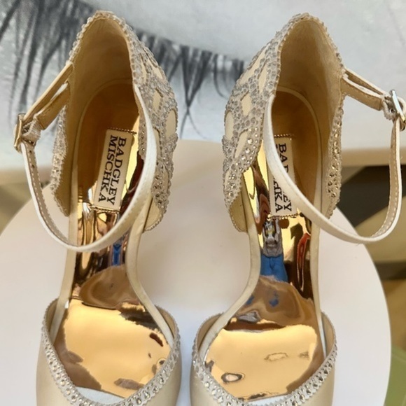 🌸BADGLEY MISCHKA🌸COLLECTION Roxy Sandal Ivory Satin size 9.5 - Picture 8 of 16